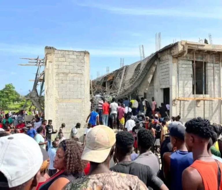 Juana-Mendez-derrumbe-de-techo-construccion-frontera-haiti.jpg